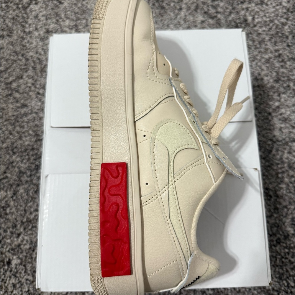 Nike Cream Sneakers with Red Detail - Picture 5 of 9